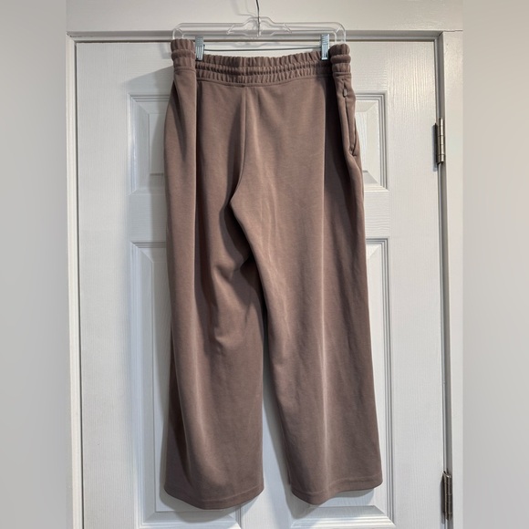 Athleta Seasoft Mid Rise Straight Crop EUC Size Large Inseam 25” - Picture 7 of 8